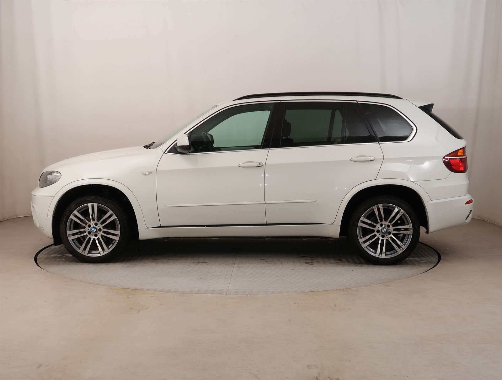 BMW X5, 2011 - pohled č. 4
