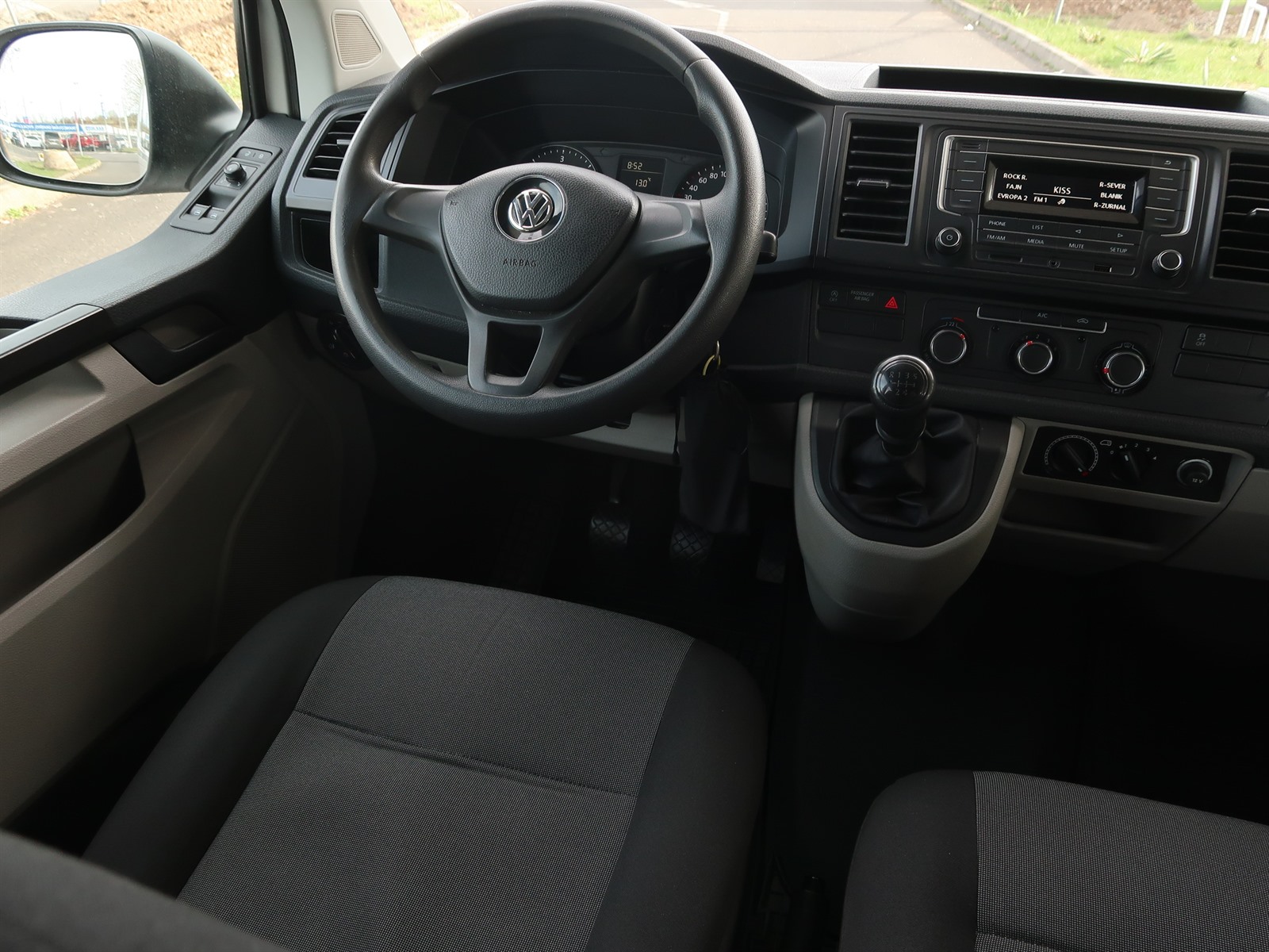 Volkswagen Transporter, 2018 - pohled č. 9