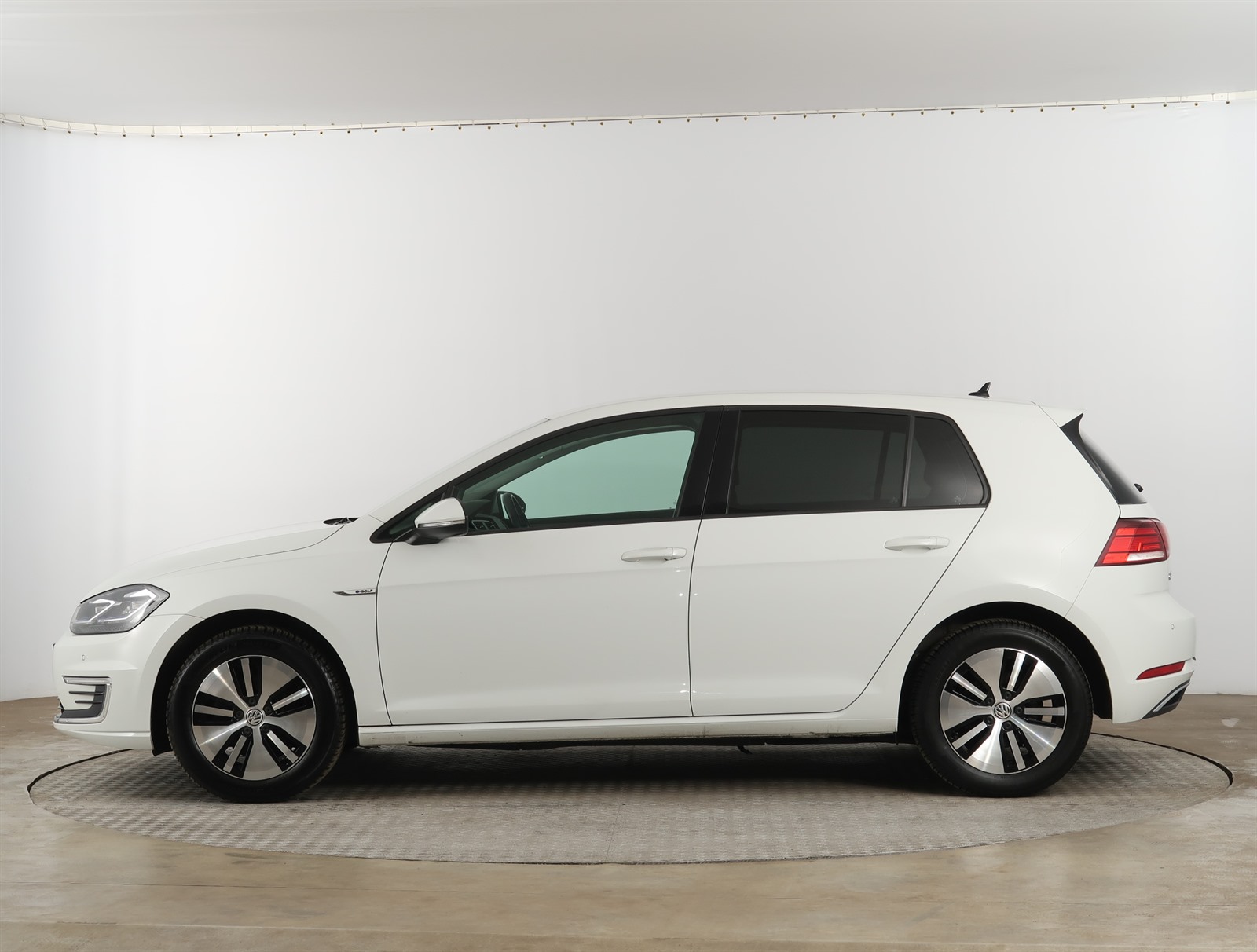 Volkswagen e-Golf, 2020 - pohled č. 4