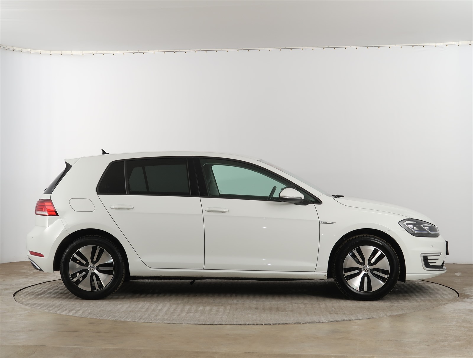 Volkswagen e-Golf, 2020 - pohled č. 8