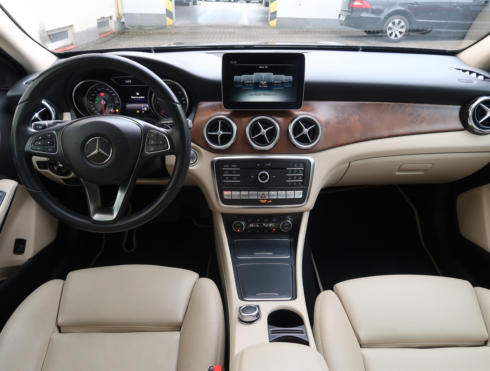 Mercedes-Benz GLA, 2017 - pohled č. 10