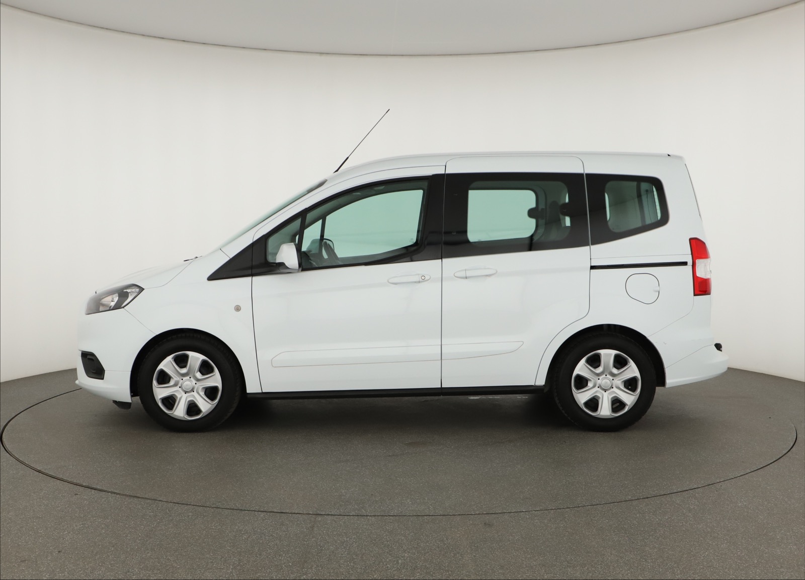 Ford Tourneo Courier, 2021 - pohled č. 4