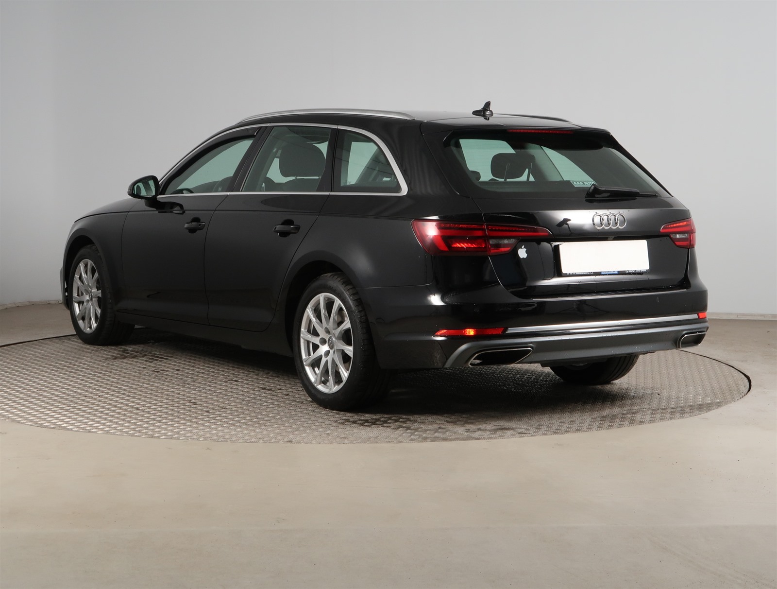 Audi A4, 2019 - pohled č. 5