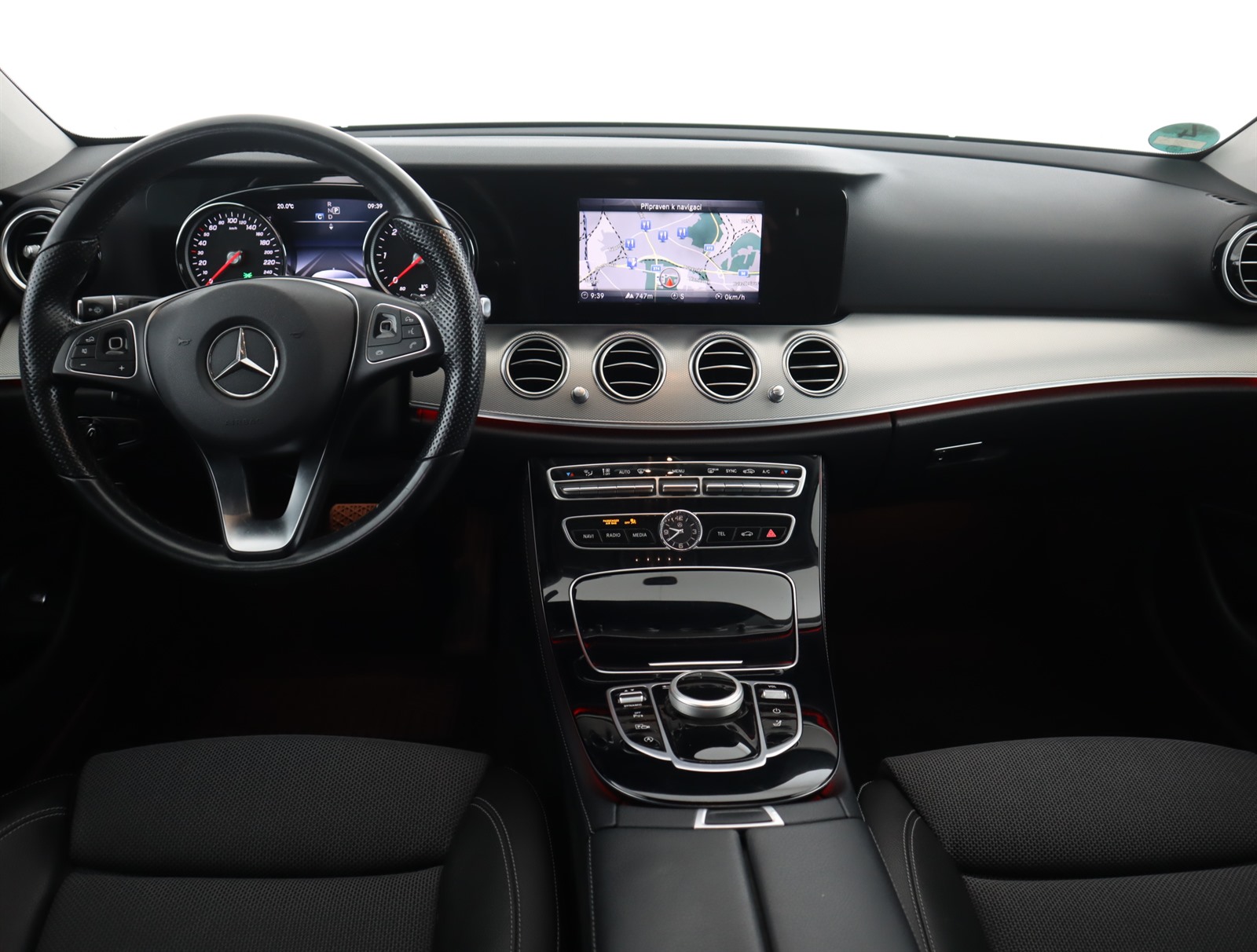 Mercedes-Benz E, 2016 - pohled č. 9