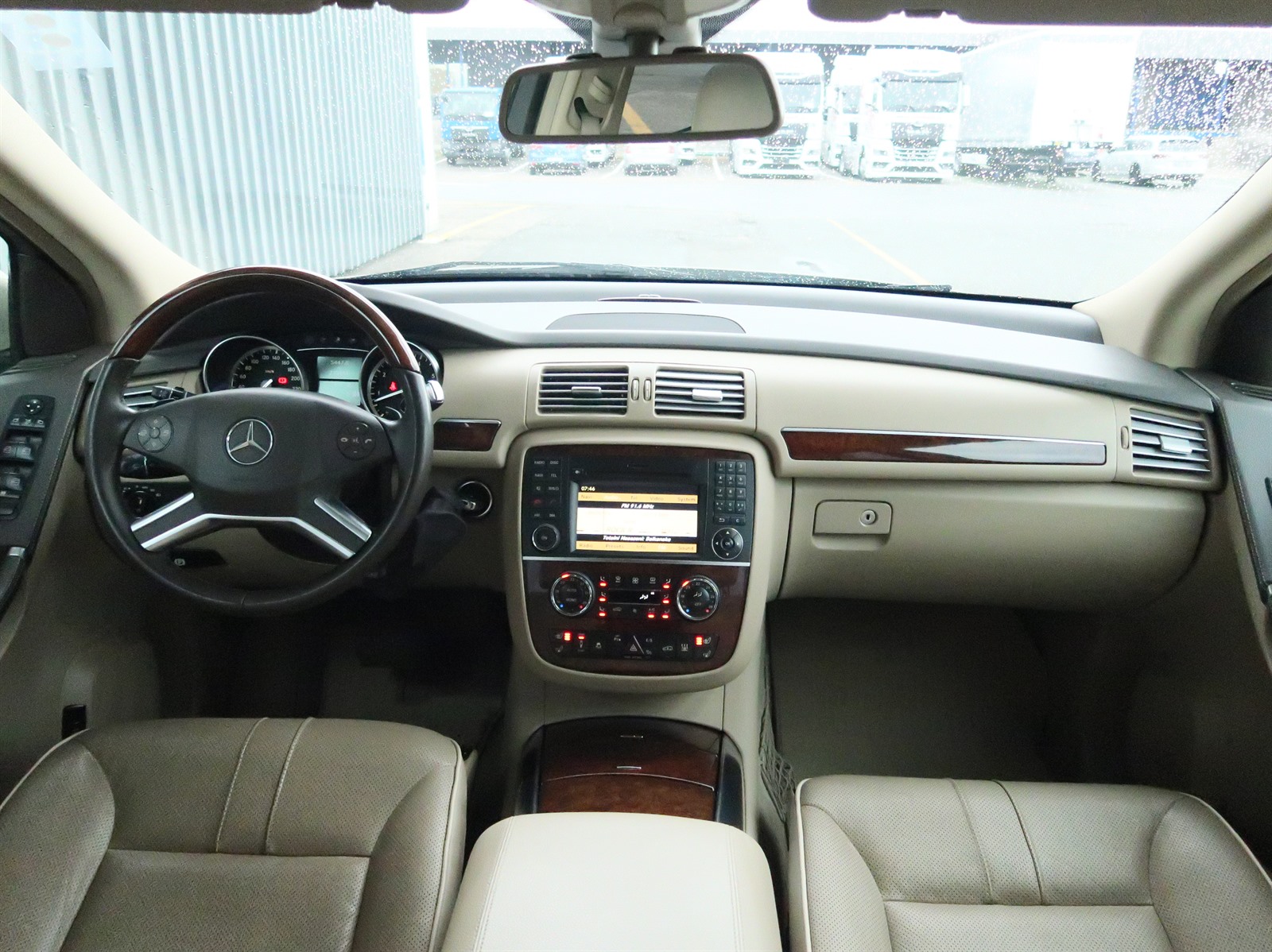 Mercedes-Benz R, 2012 - pohled č. 10