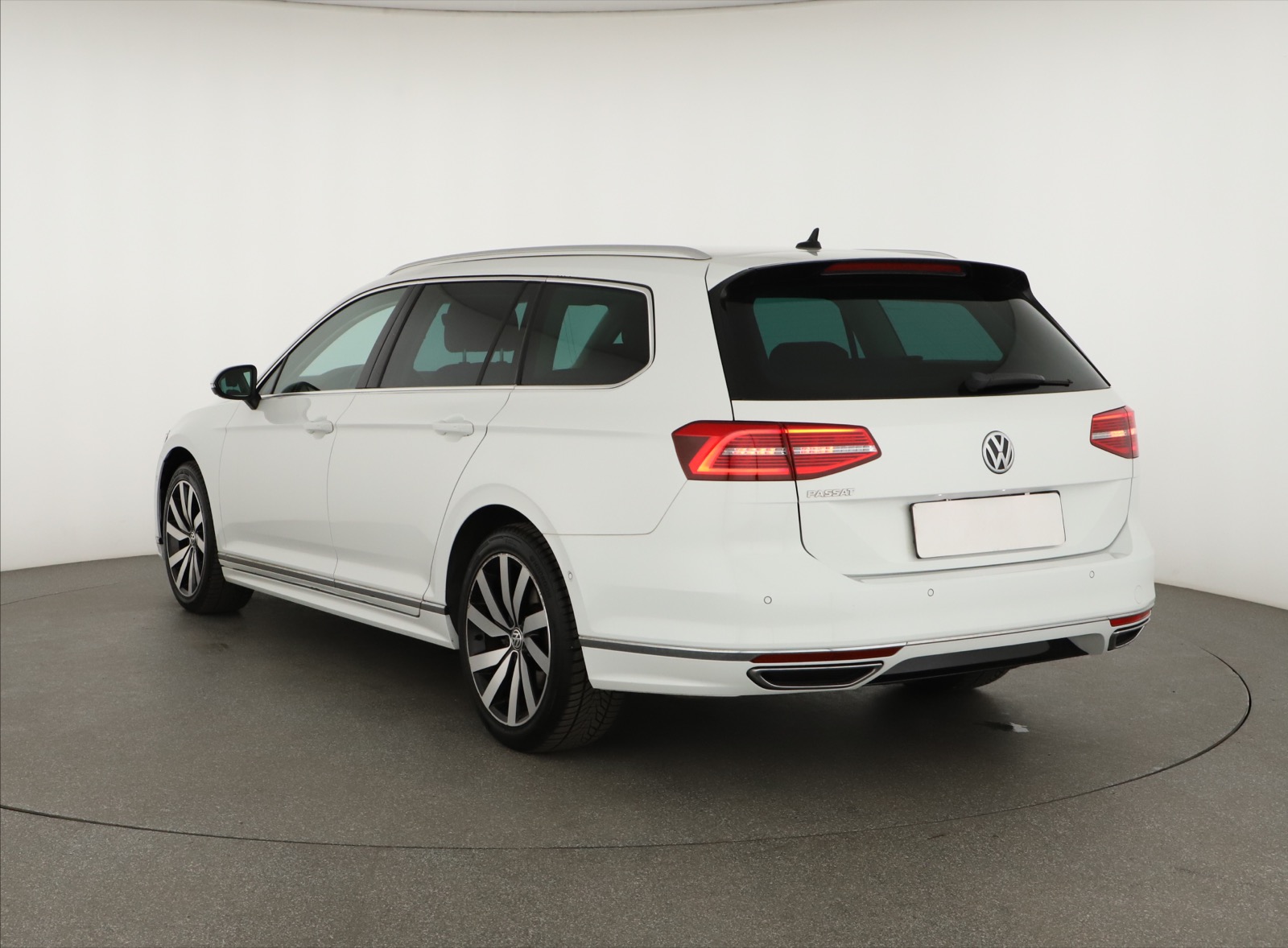 Volkswagen Passat, 2018 - pohled č. 5
