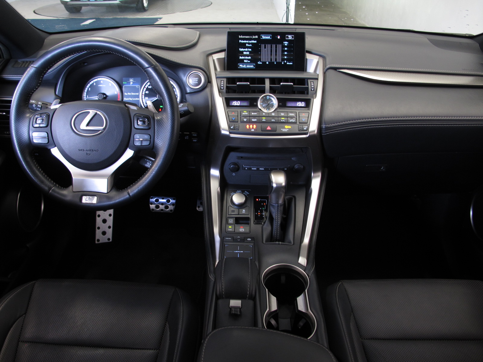 Lexus NX, 2015 - pohled č. 10