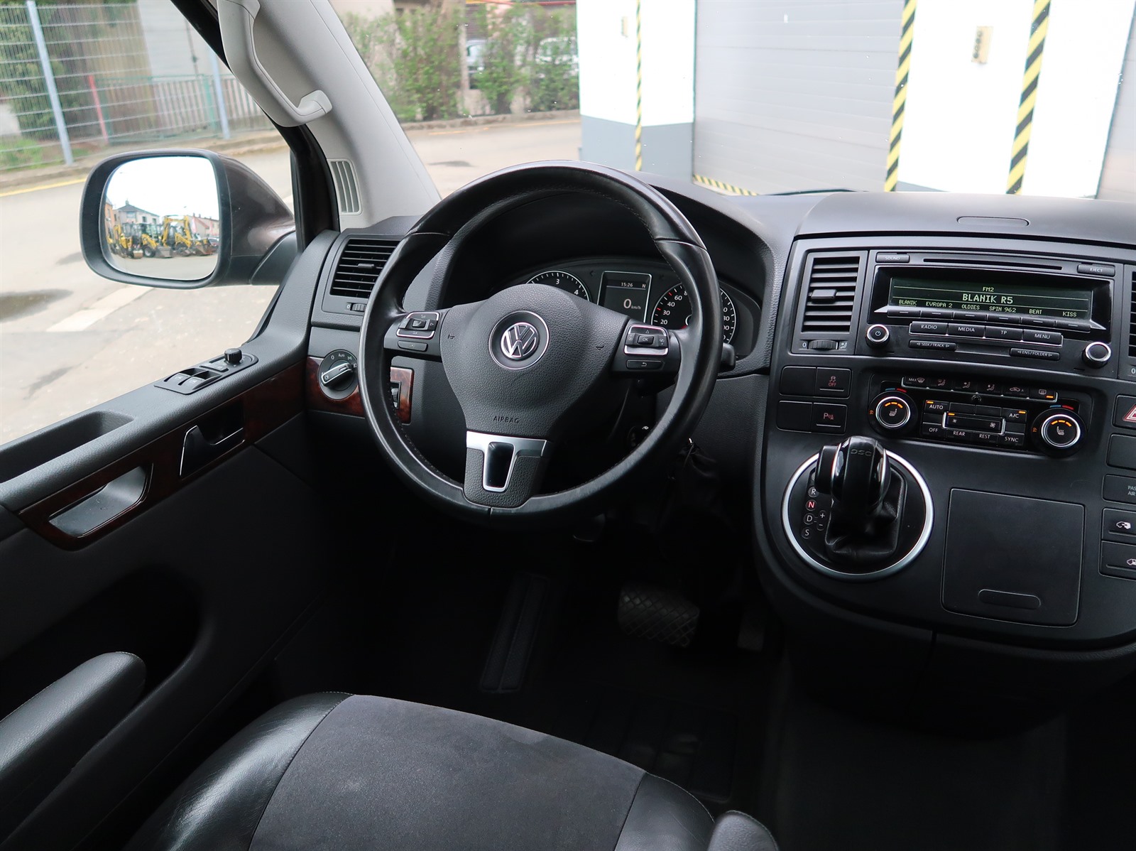 Volkswagen Multivan, 2012 - pohled č. 9