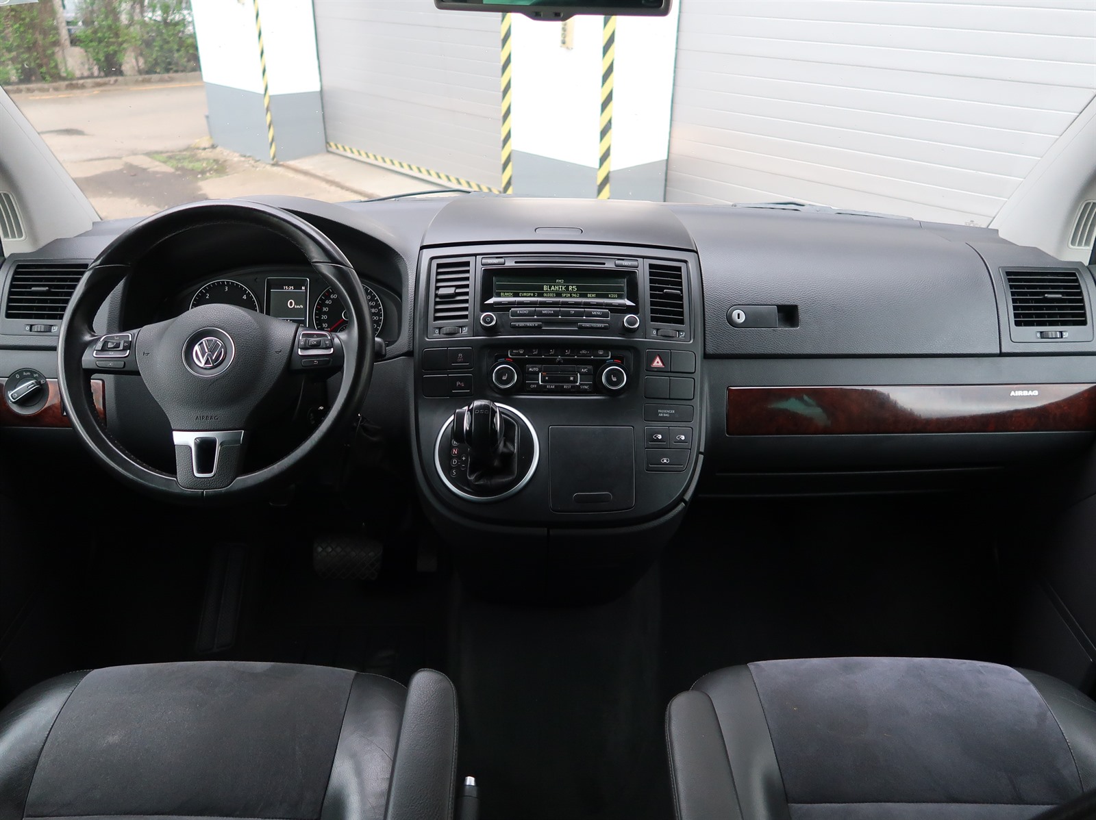 Volkswagen Multivan, 2012 - pohled č. 10