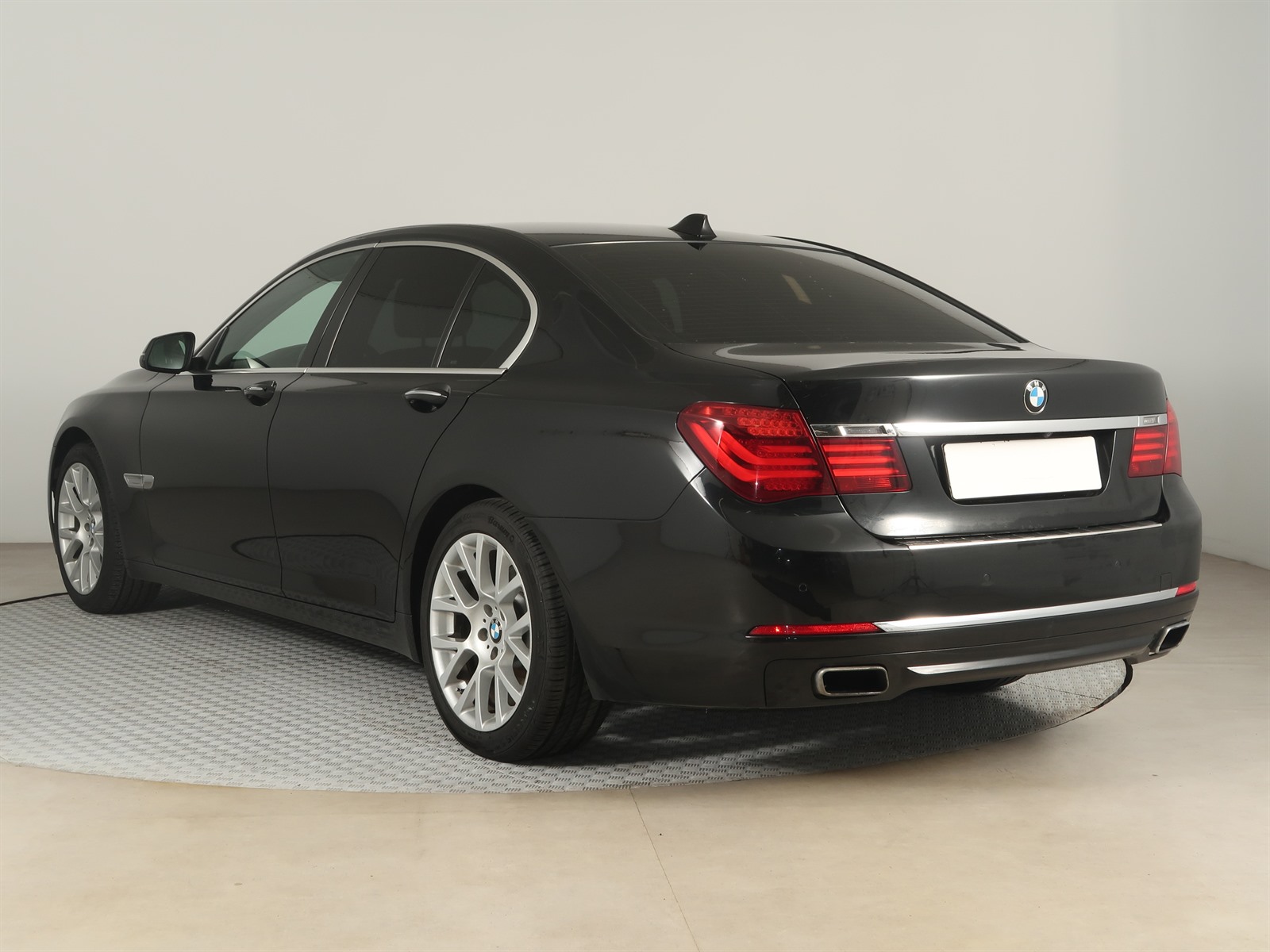 BMW 7, 2012 - pohled č. 5