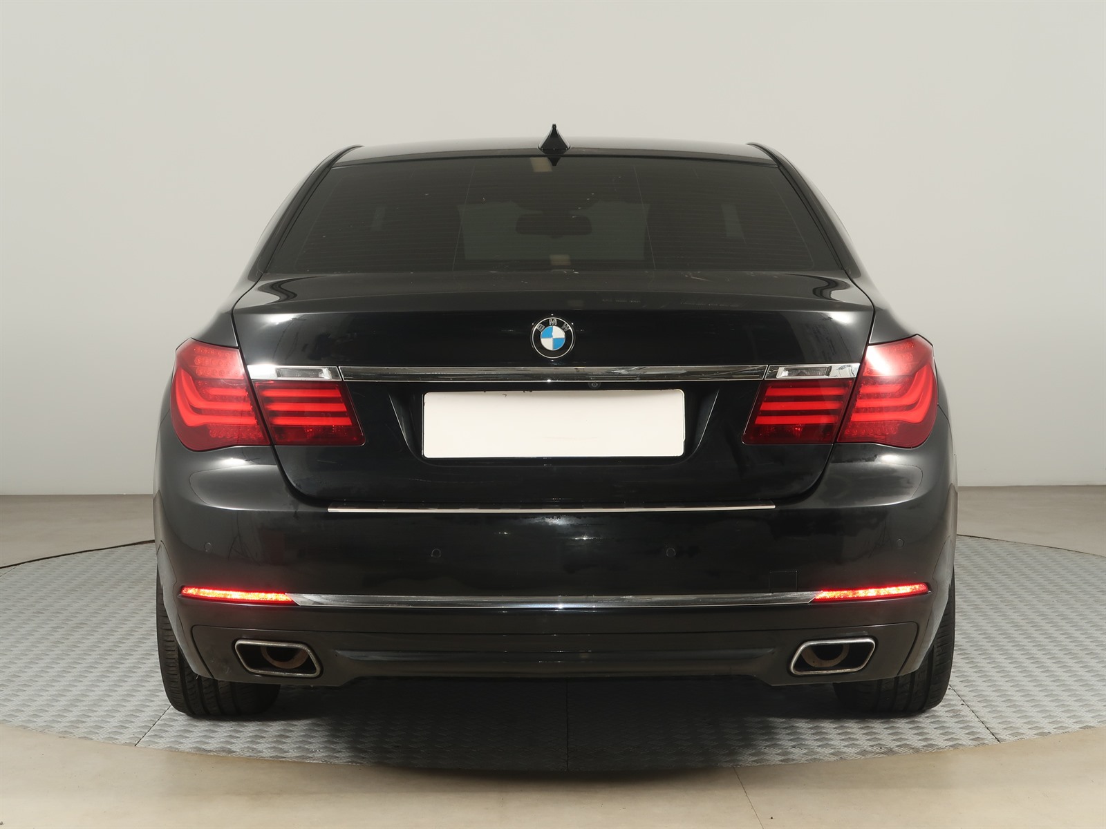 BMW 7, 2012 - pohled č. 6