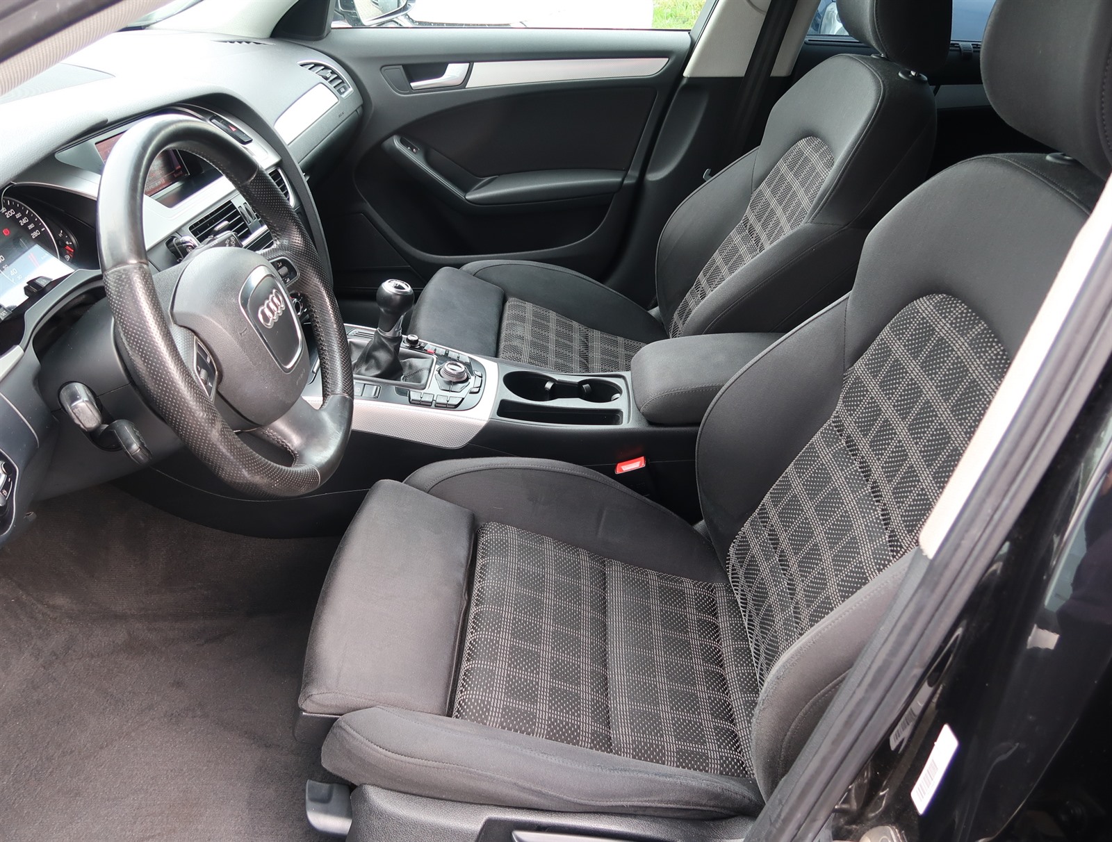 Audi A4, 2010 - pohled č. 16