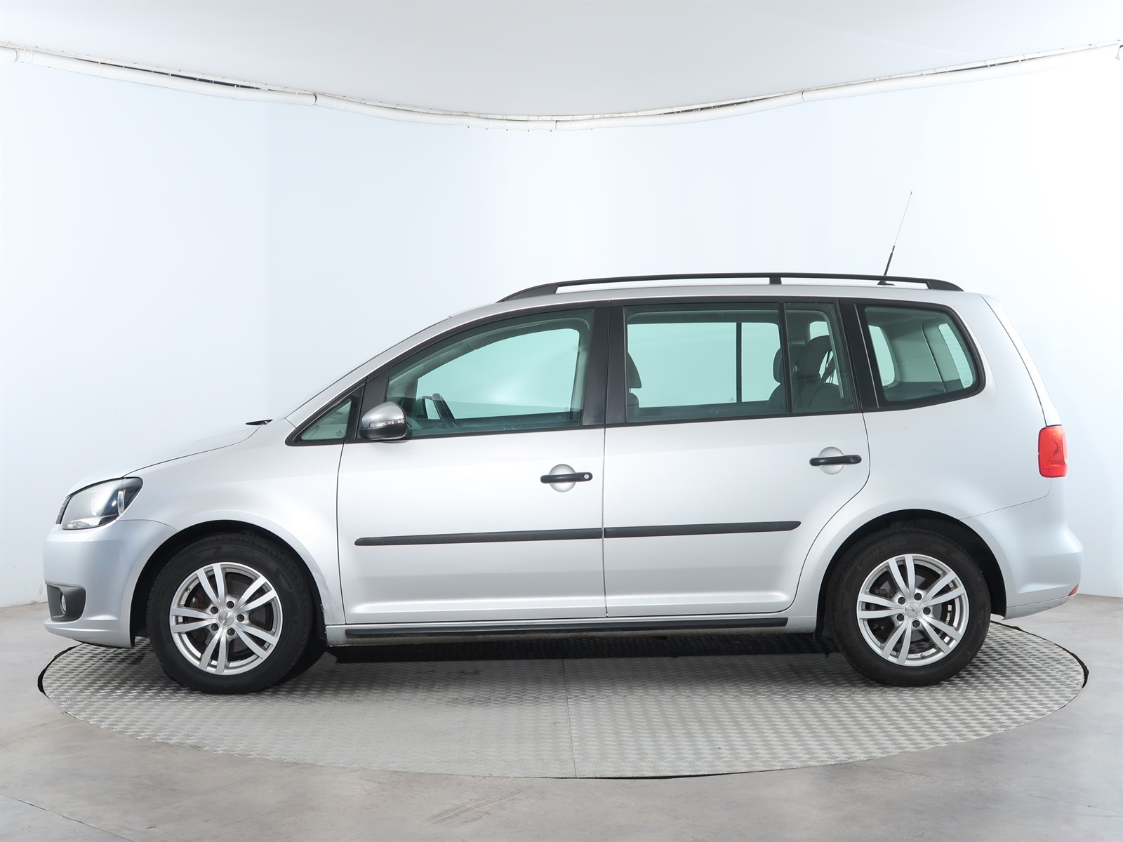Volkswagen Touran, 2012 - pohled č. 4