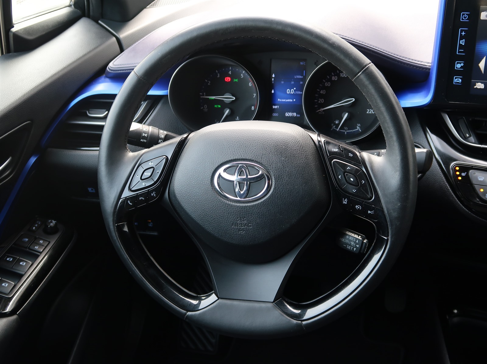 Toyota C-HR, 2017 - pohled č. 22