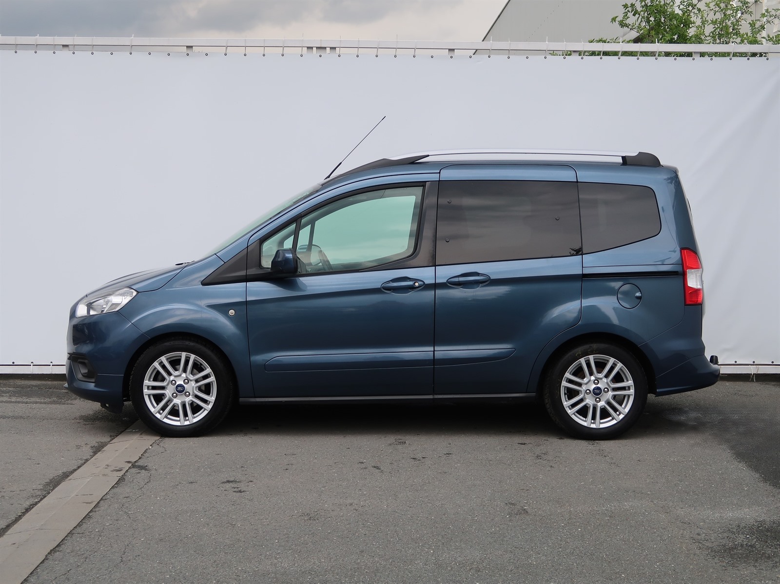 Ford Tourneo Courier, 2020 - pohled č. 4