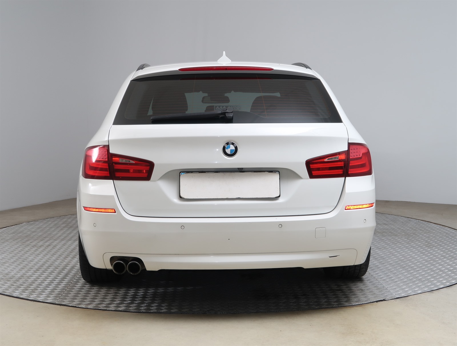 BMW Řada 5, 2011 - pohled č. 6