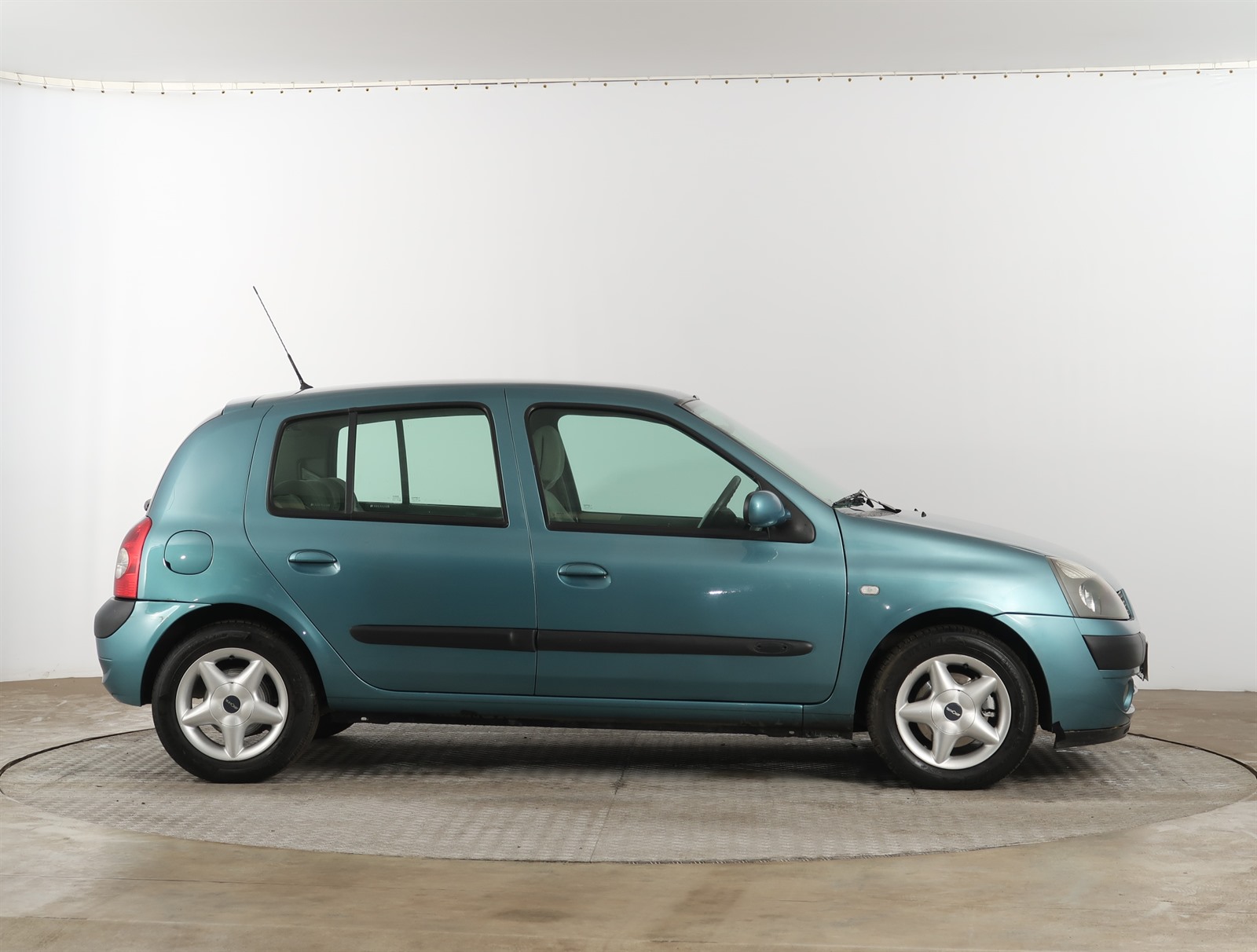 Renault Clio, 2004 - pohled č. 8