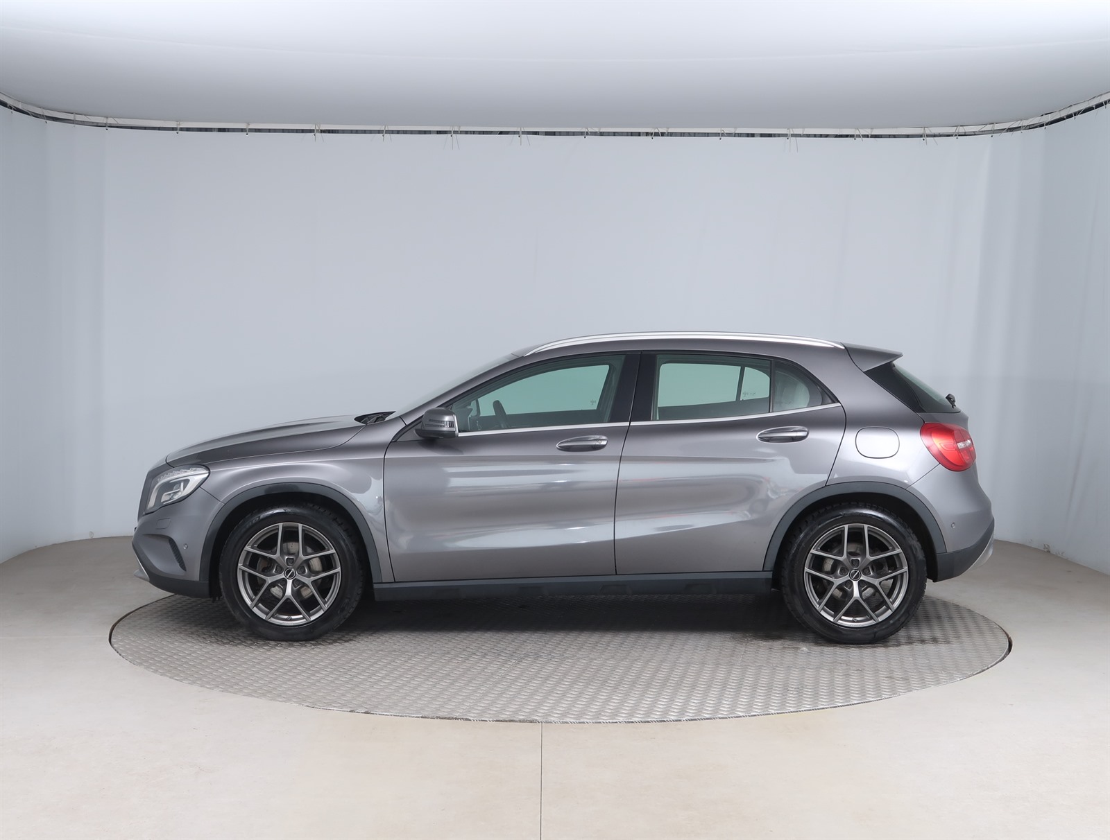 Mercedes-Benz GLA, 2016 - pohled č. 4