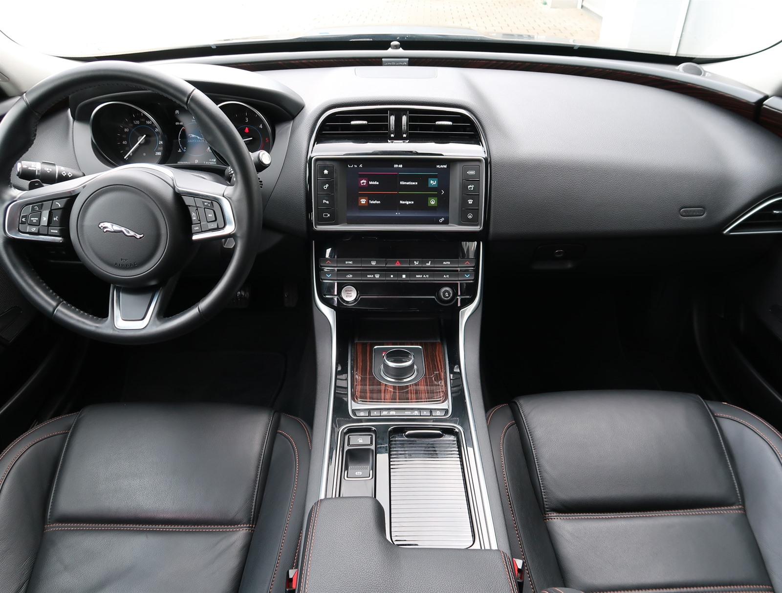 Jaguar XE, 2019 - pohled č. 10