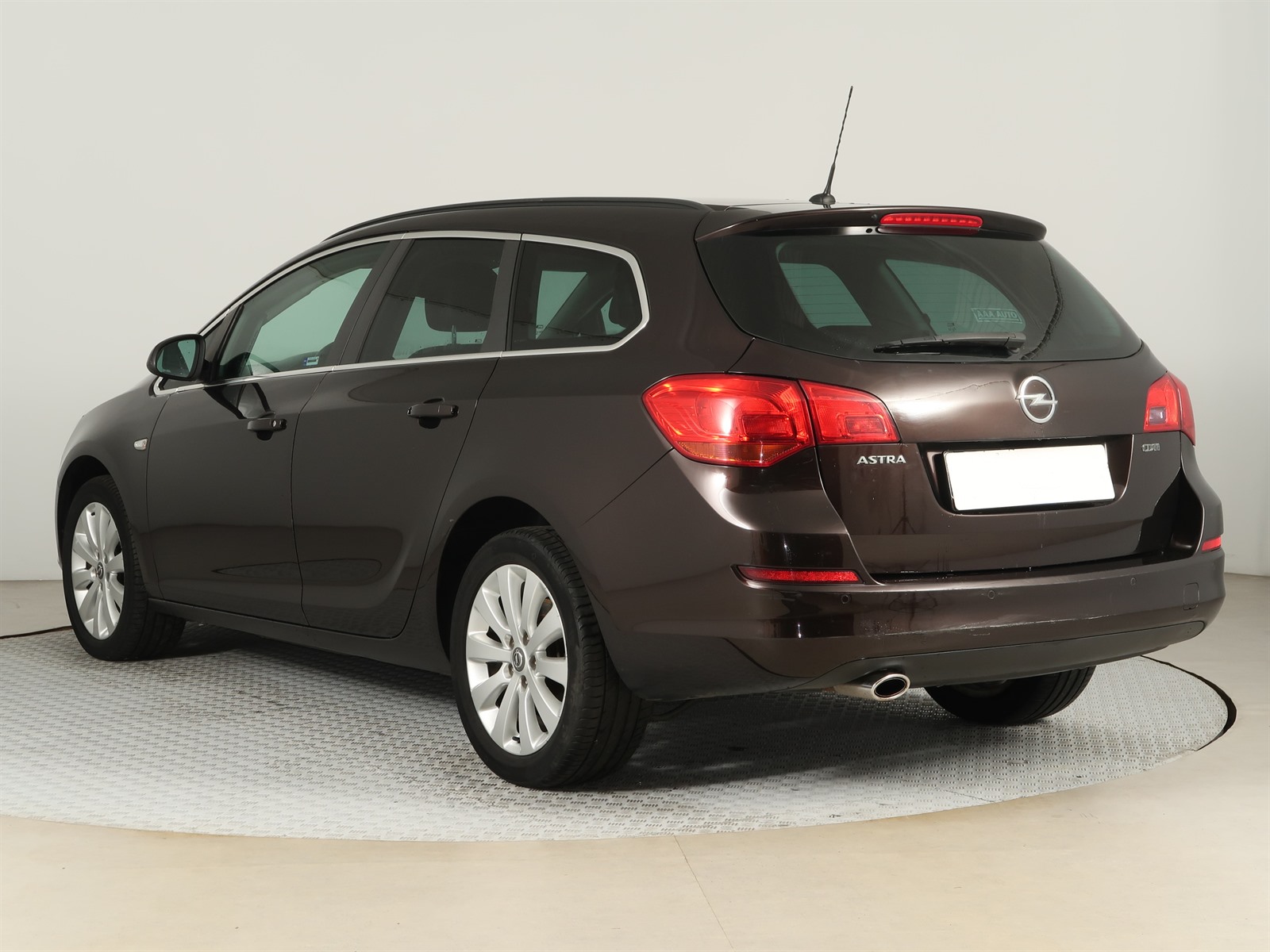 Opel Astra, 2012 - pohled č. 5