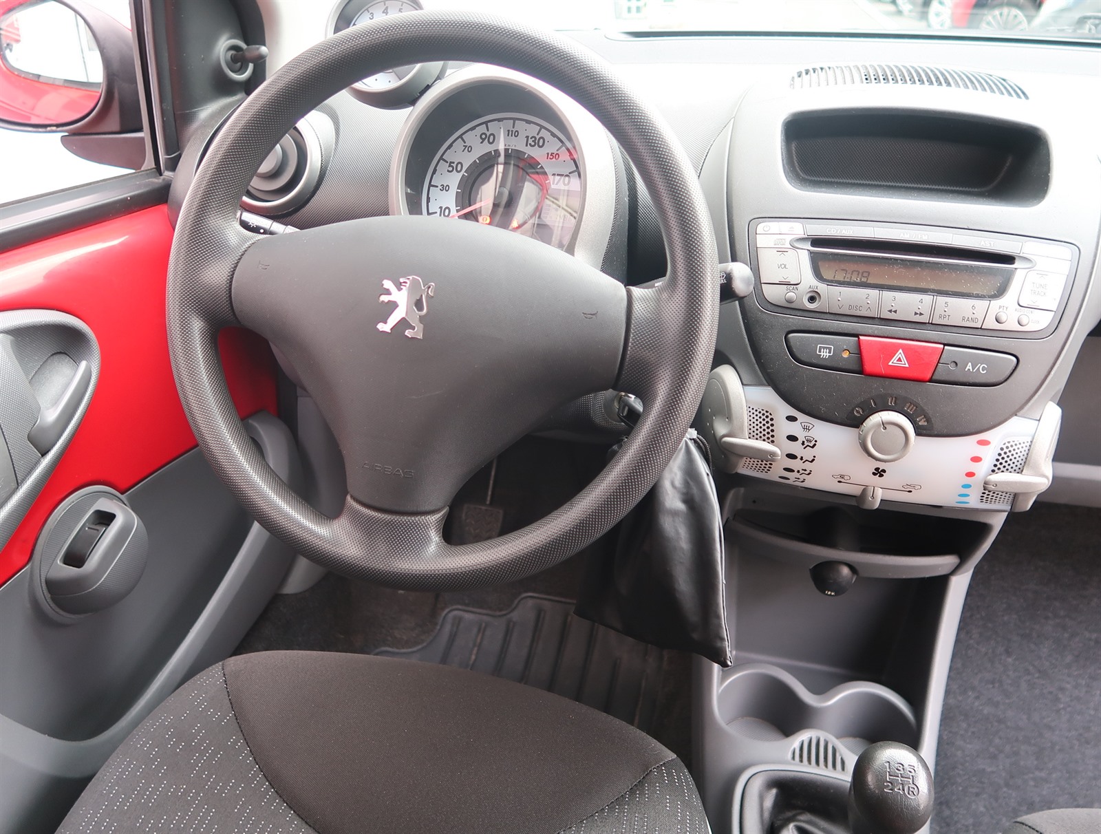 Peugeot 107, 2010 - pohled č. 9