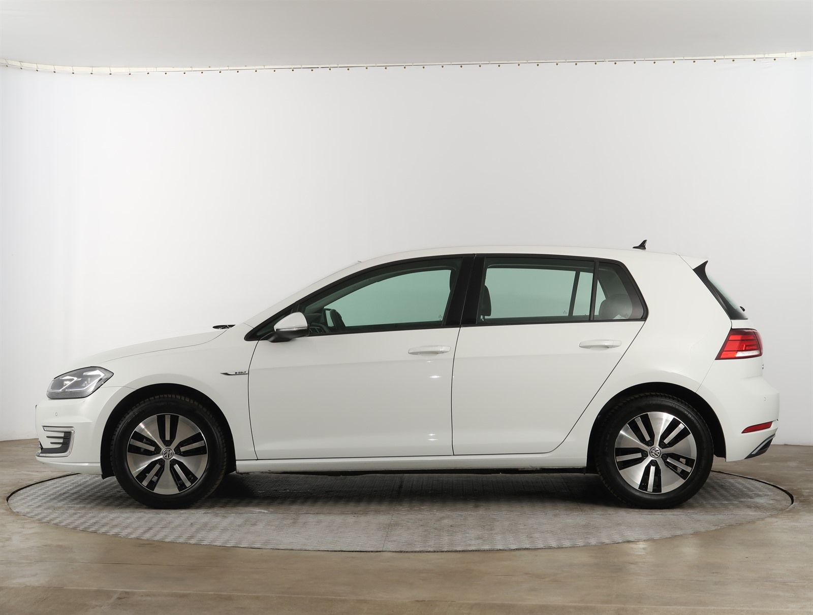 Volkswagen e-Golf, 2021 - pohled č. 4