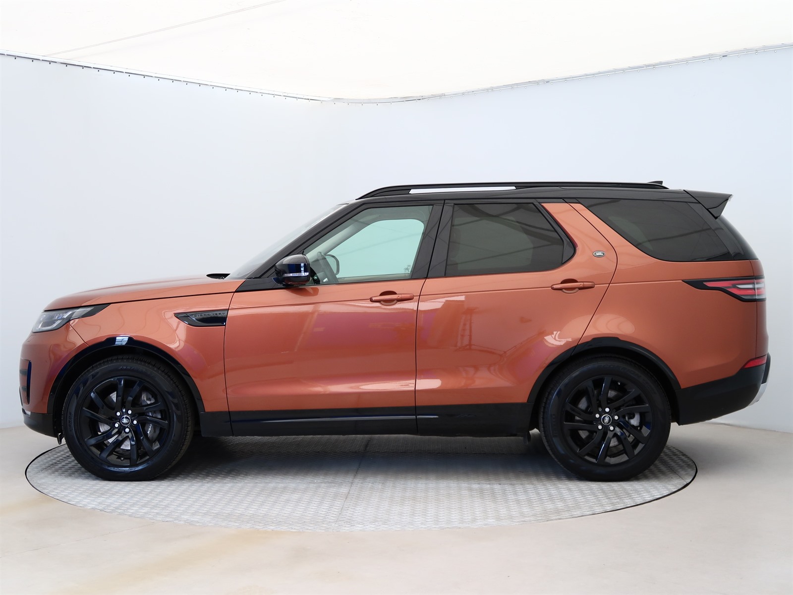 Land Rover Discovery, 2019 - pohled č. 4