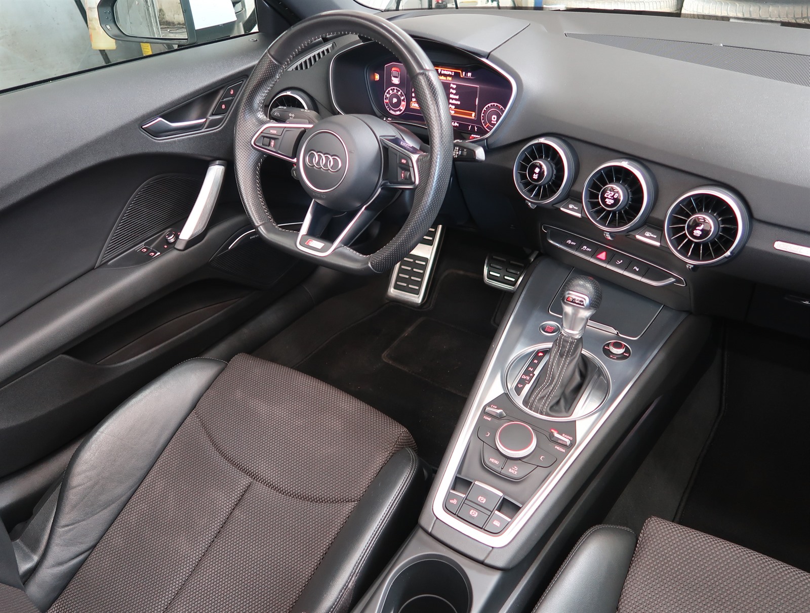 Audi TT, 2015 - pohled č. 9