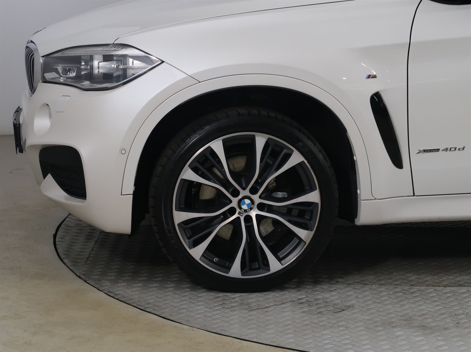 BMW X6, 2019 - pohled č. 21