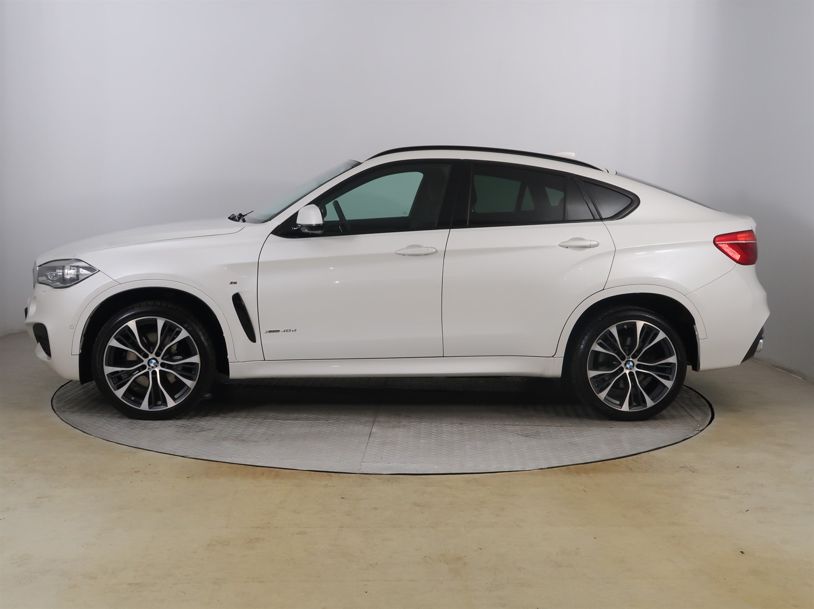 BMW X6, 2019 - pohled č. 4