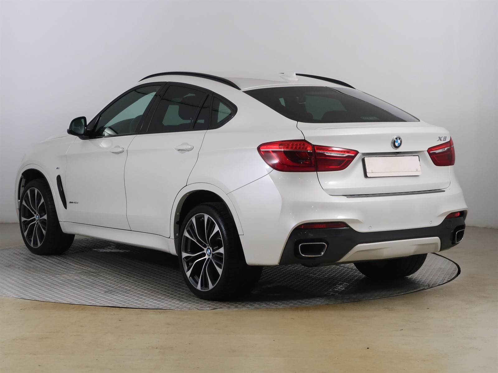 BMW X6, 2019 - pohled č. 5