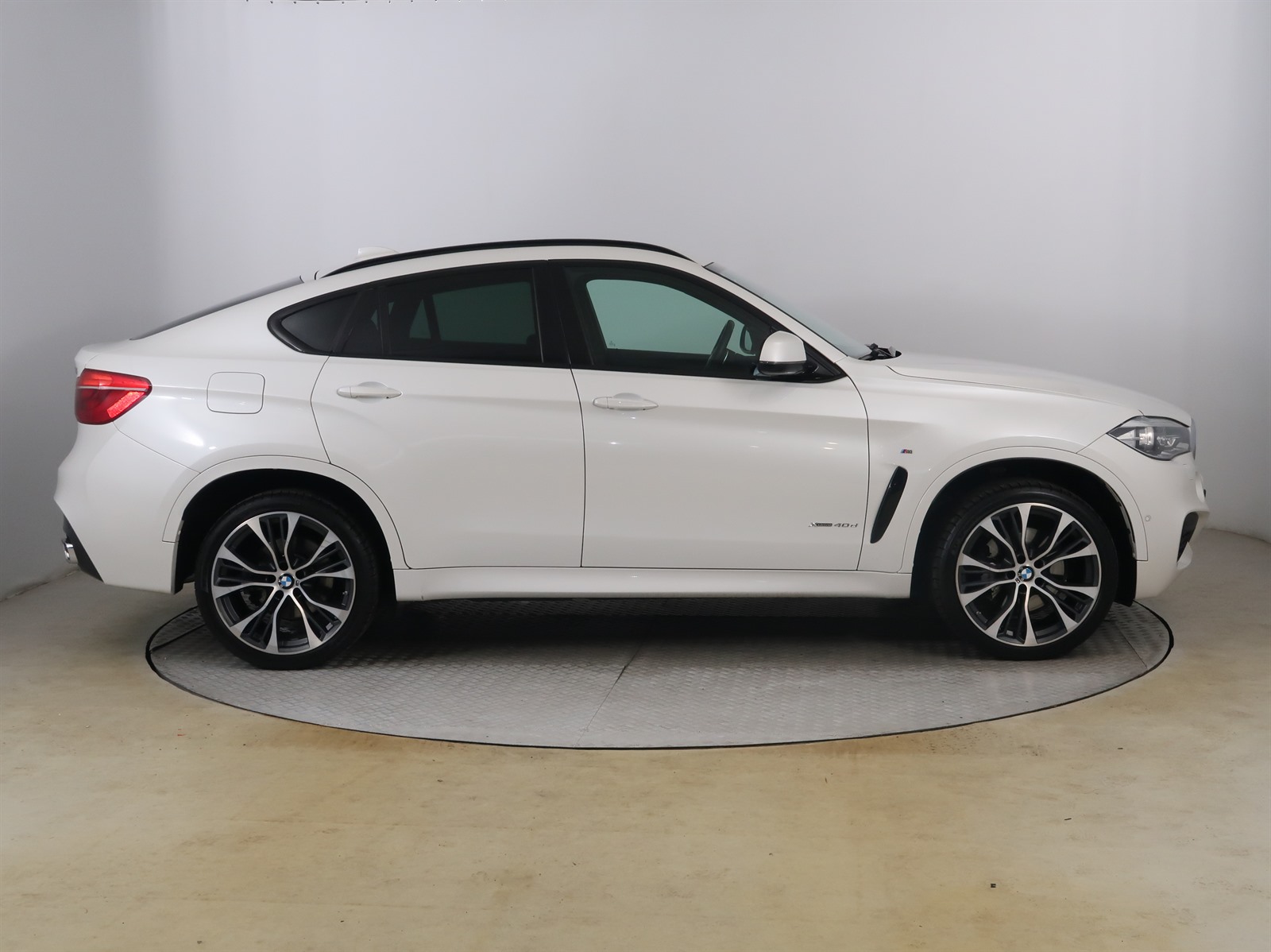 BMW X6, 2019 - pohled č. 8