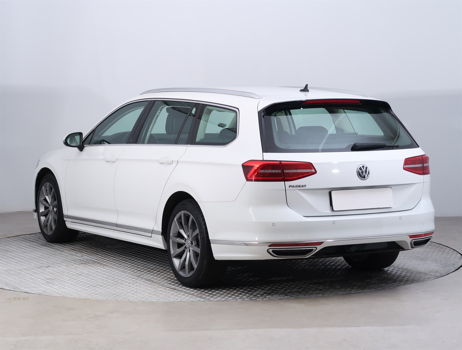Volkswagen Passat, 2018 - pohled č. 5