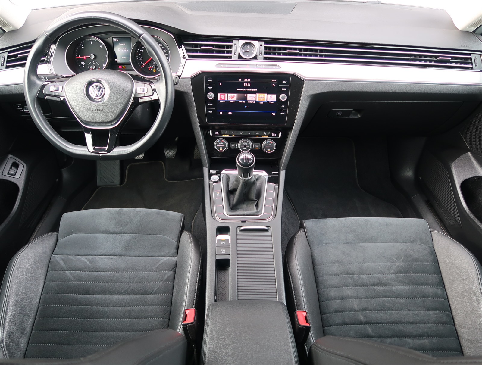 Volkswagen Passat, 2018 - pohled č. 10