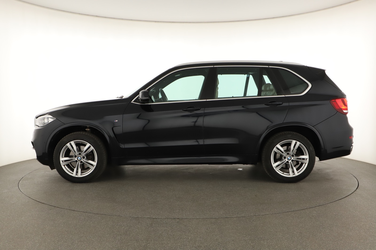 BMW X5, 2017 - pohled č. 4