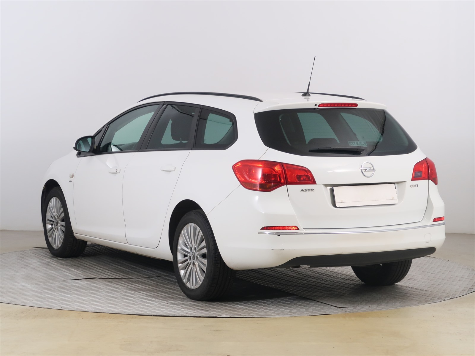 Opel Astra, 2014 - pohled č. 5