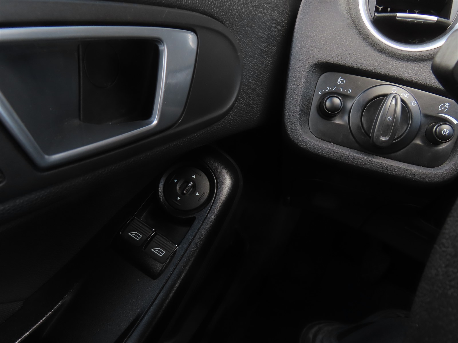 Ford Fiesta, 2013 - pohled č. 21