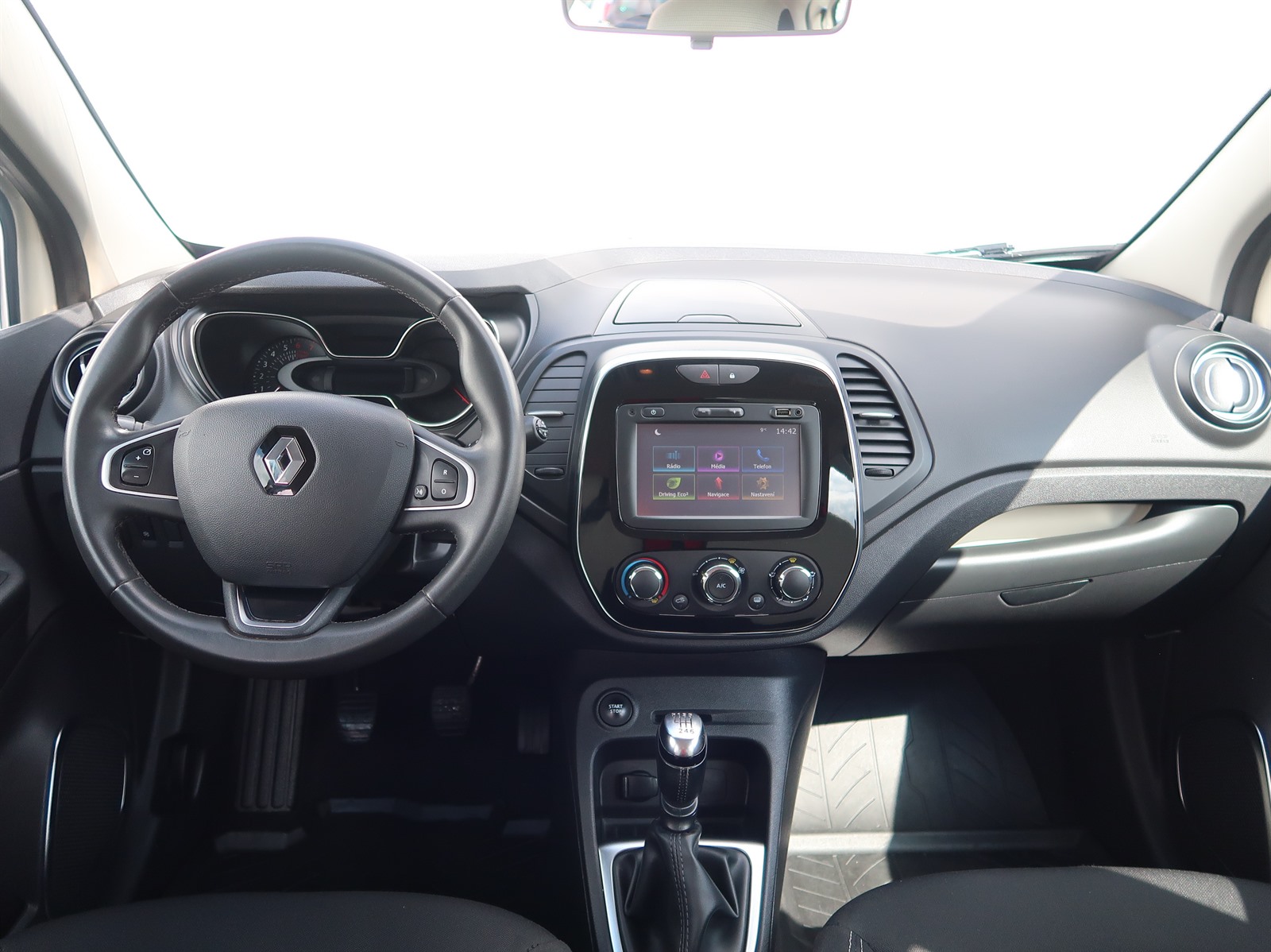 Renault Captur, 2017 - pohled č. 10