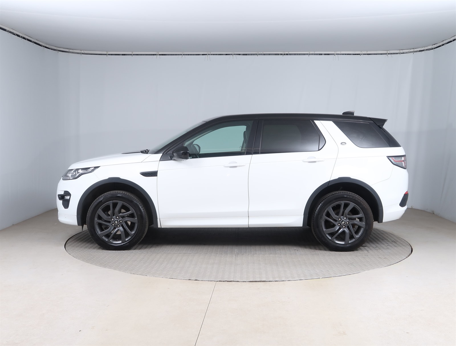 Land Rover Discovery Sport, 2017 - pohled č. 4