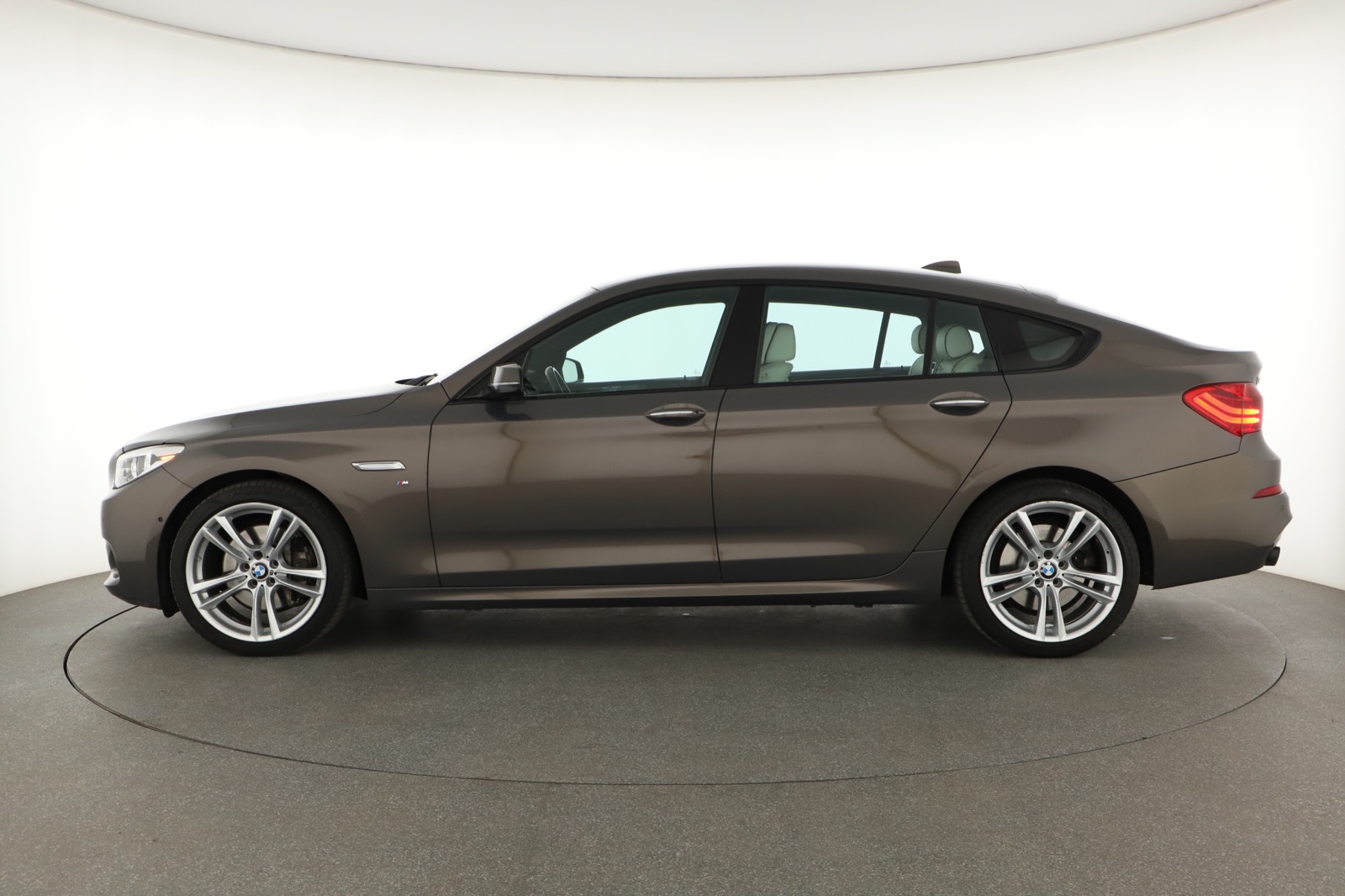 BMW 5GT, 2015 - pohled č. 4