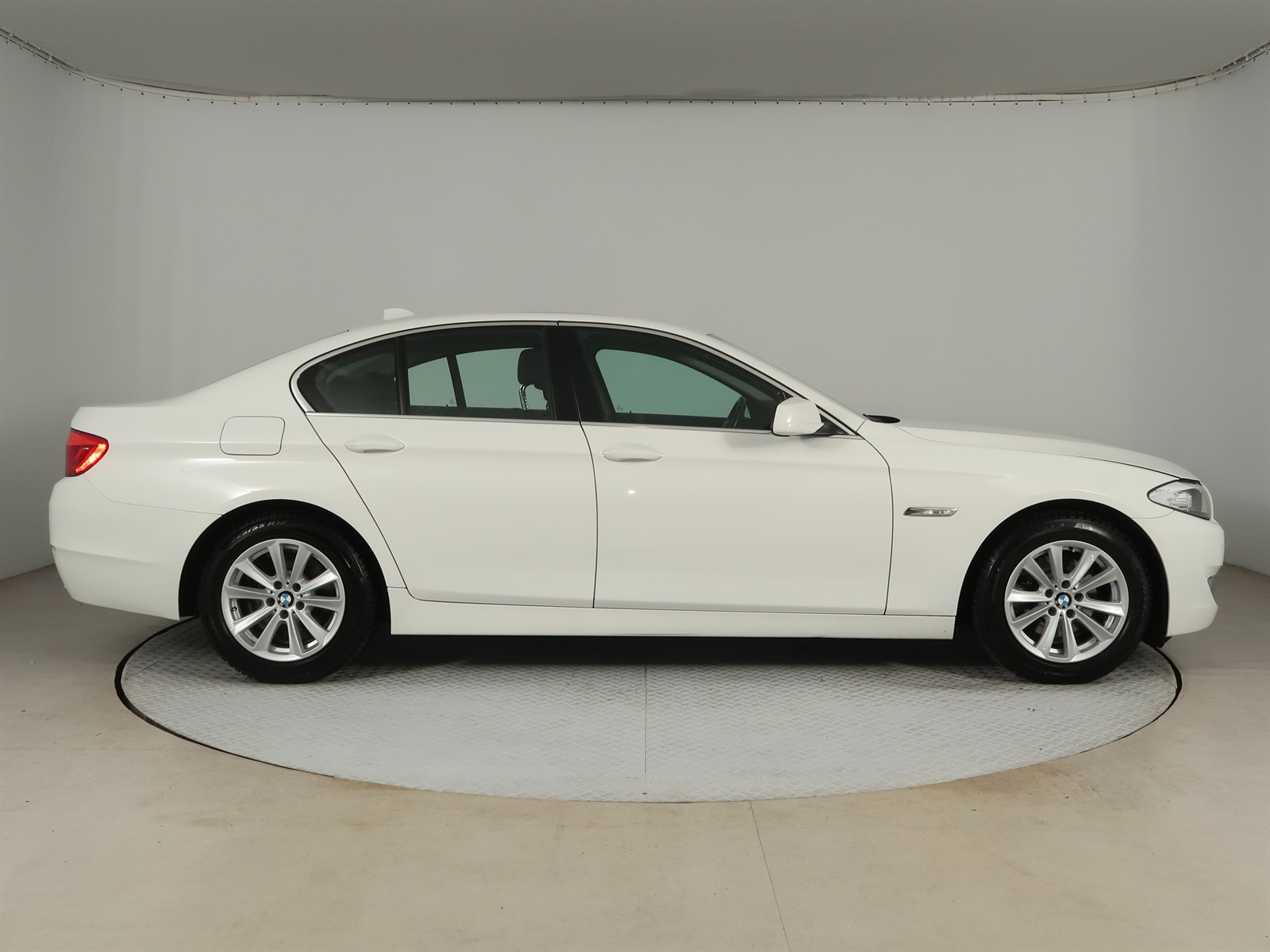 BMW Řada 5, 2013 - pohled č. 8