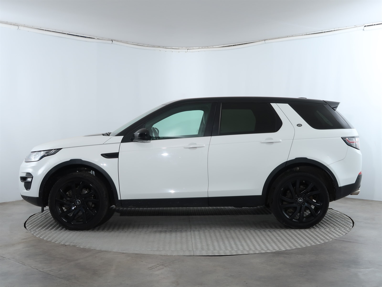 Land Rover Discovery, 2016 - pohled č. 4
