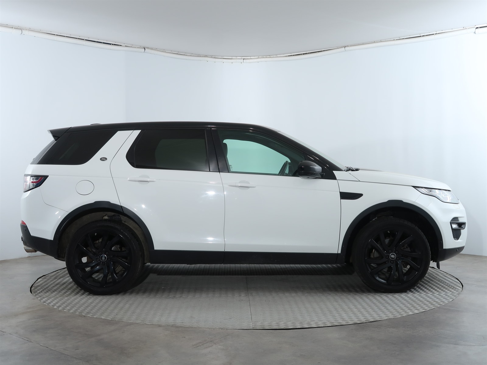 Land Rover Discovery, 2016 - pohled č. 8
