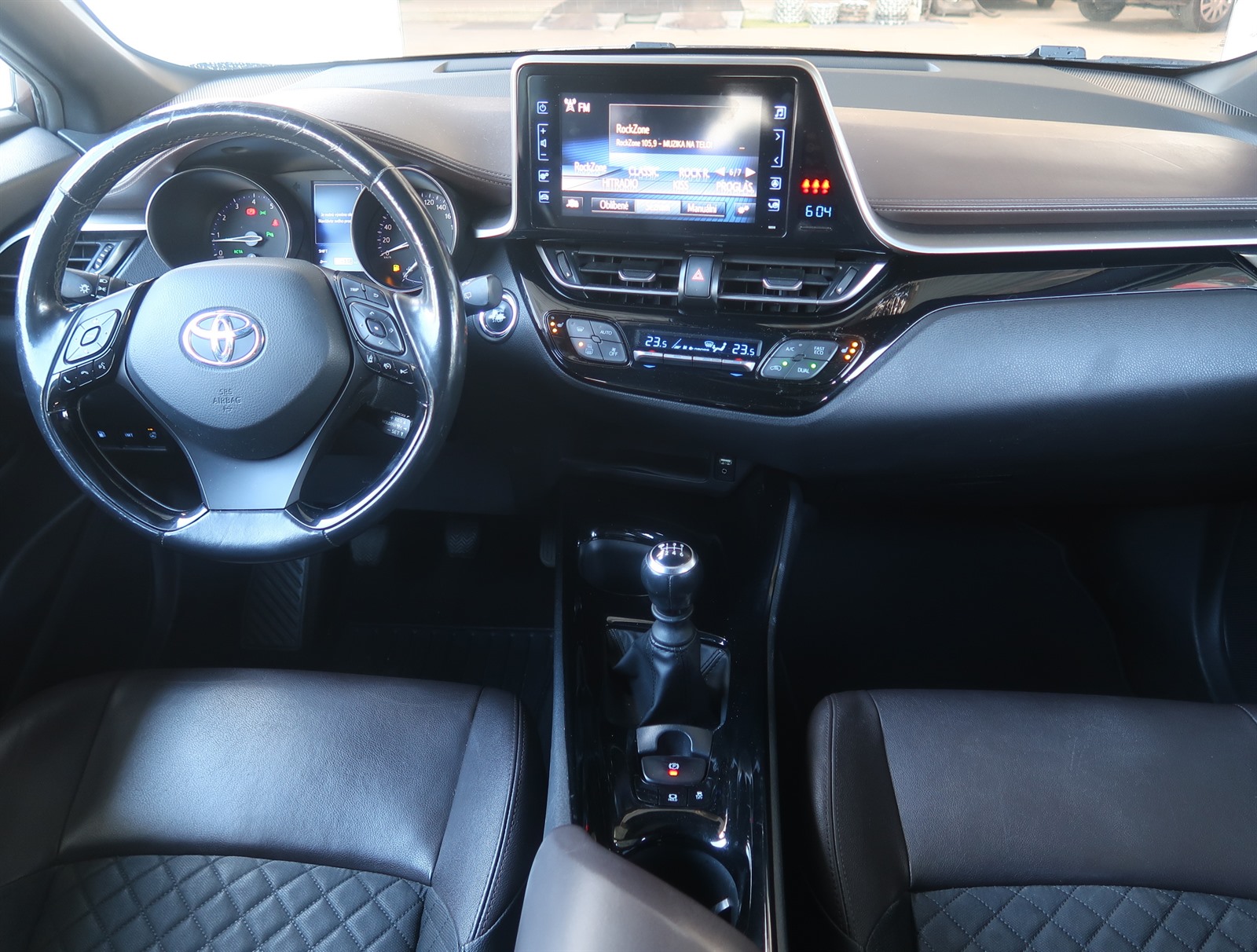 Toyota C-HR, 2017 - pohled č. 10