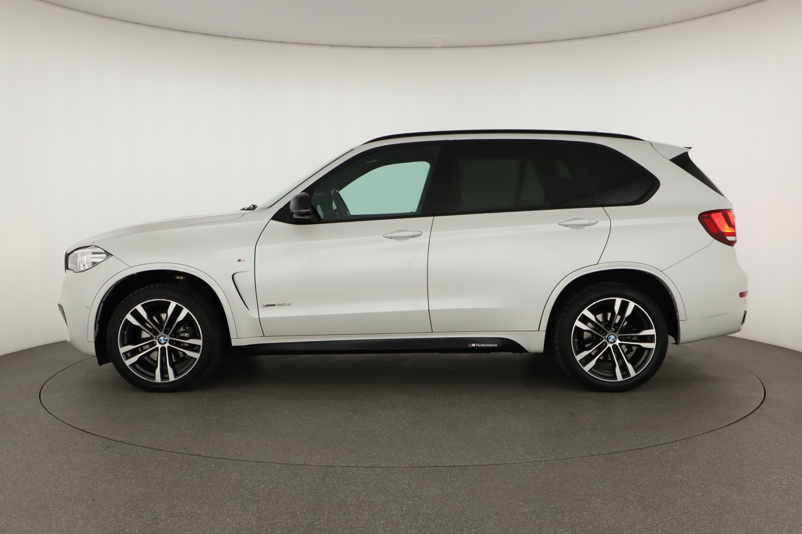 BMW X5, 2017 - pohled č. 4