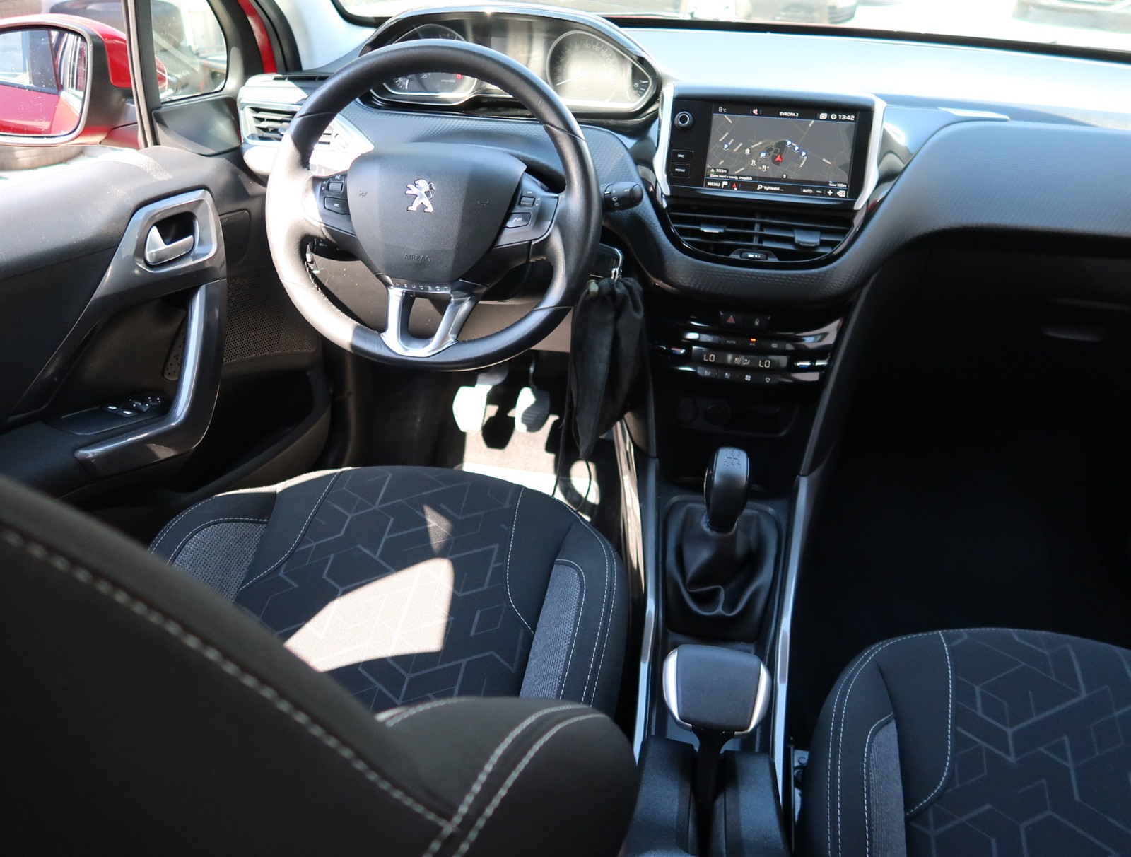 Peugeot 2008, 2017 - pohled č. 9