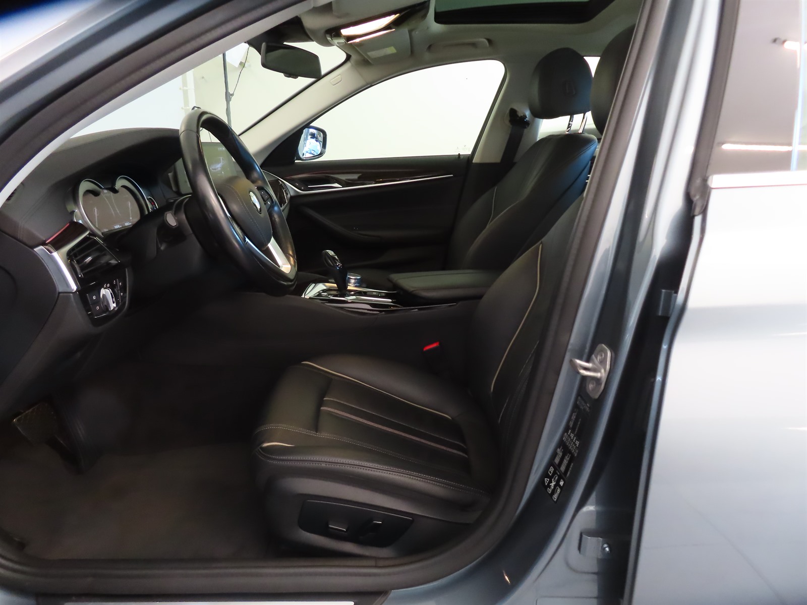 BMW Řada 5, 2018 - pohled č. 16