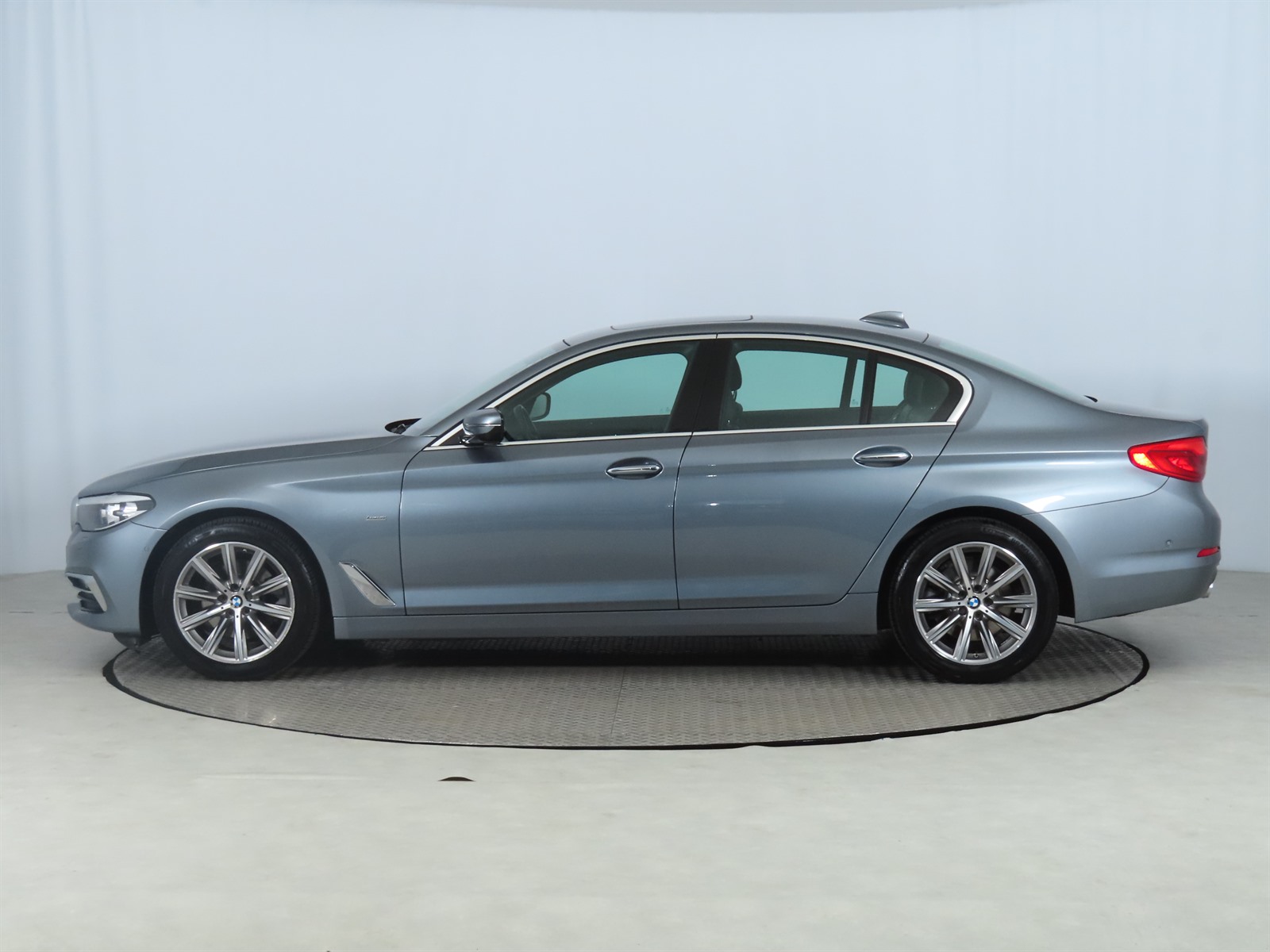 BMW Řada 5, 2018 - pohled č. 4