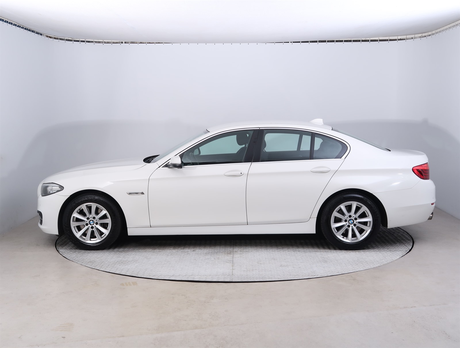 BMW Řada 5, 2014 - pohled č. 4