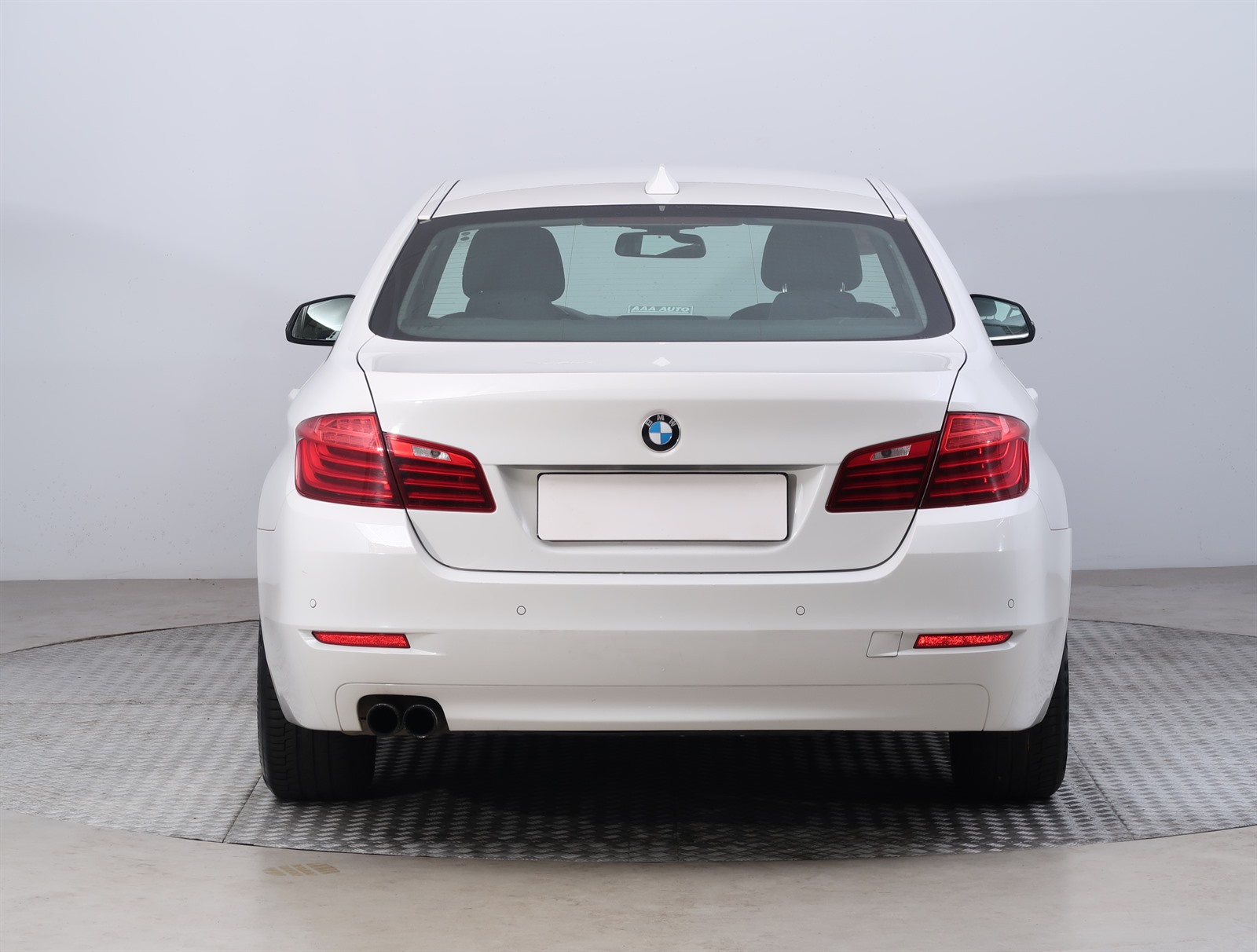 BMW Řada 5, 2014 - pohled č. 6